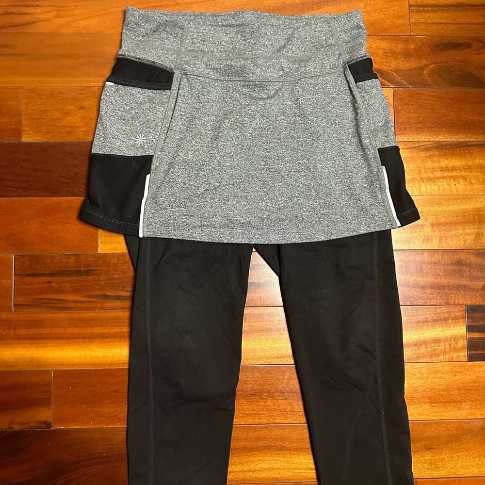 Athleta 2 in 1 Capri leggings.  Excellent condition. Size small. Smoke free home